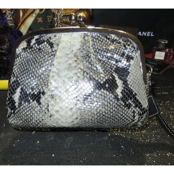 Coach Vintage Grey Snakeskin Leather Kisslock Wristlet with Hangtag & Strap